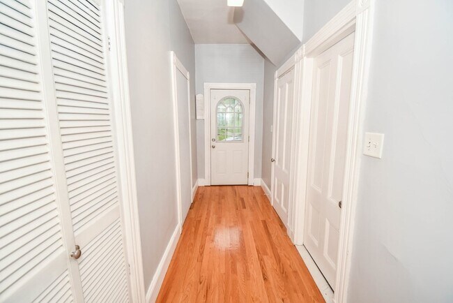 Building Photo - 86 Edwards St