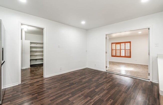 Building Photo - Recently Rehabbed Spacious Two Story in Convenient and Popular Huntington Place