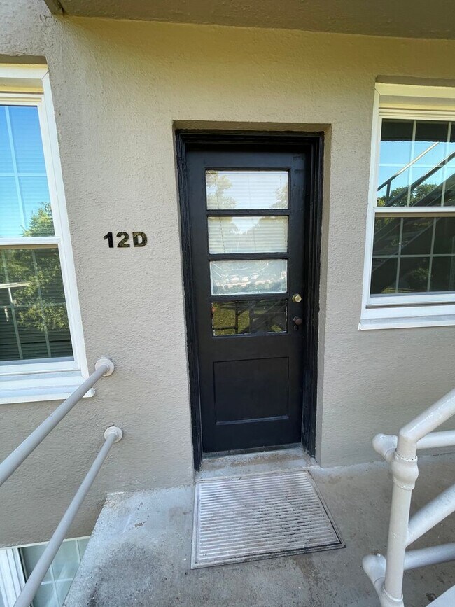 Building Photo - 1 Bedroom 1 Bath Condo at McDaniel Heights...