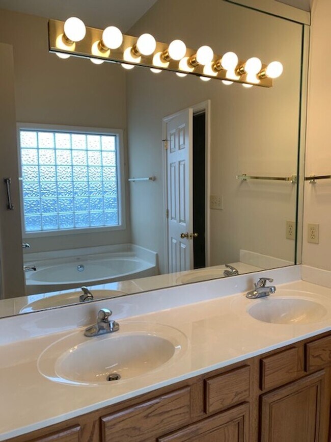 Building Photo - Chilesburg home with full unfinished basem...