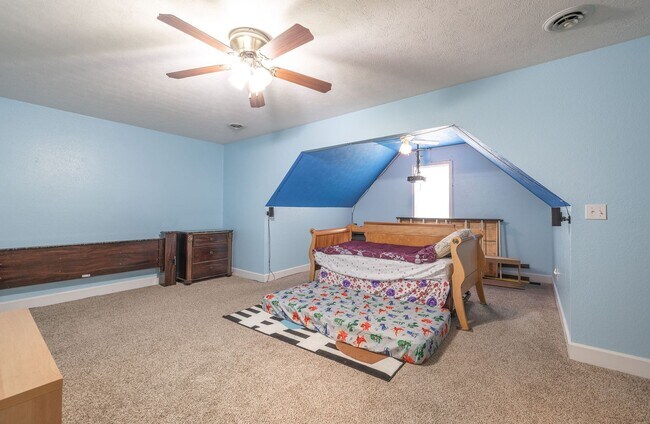 Building Photo - 4Bd/3.5Ba Home Available