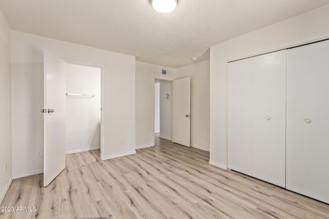 Building Photo - 2633 W Ocotillo Rd
