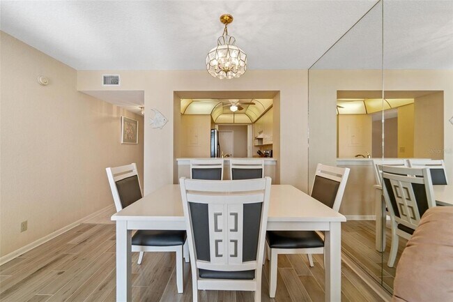 Building Photo - 6021 Bahia Del Mar Cir N