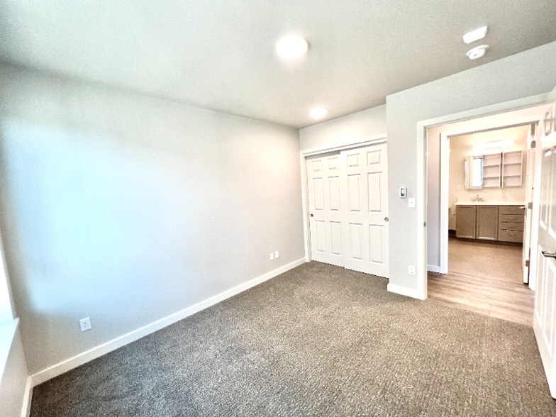 Building Photo - 2330 Yakima Ct