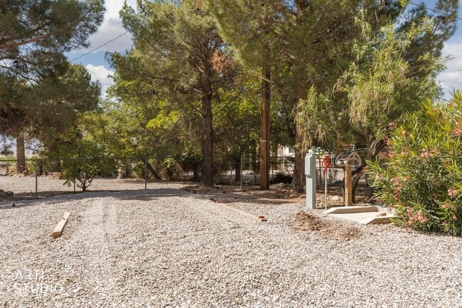 Building Photo - Charming fully furnished 2-bedroom + office home in Beaver Dam, AZ!