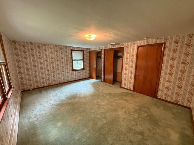 Building Photo - Beautiful 3 Bed, 1 Bath Single Family for Rent in Broad Brook!