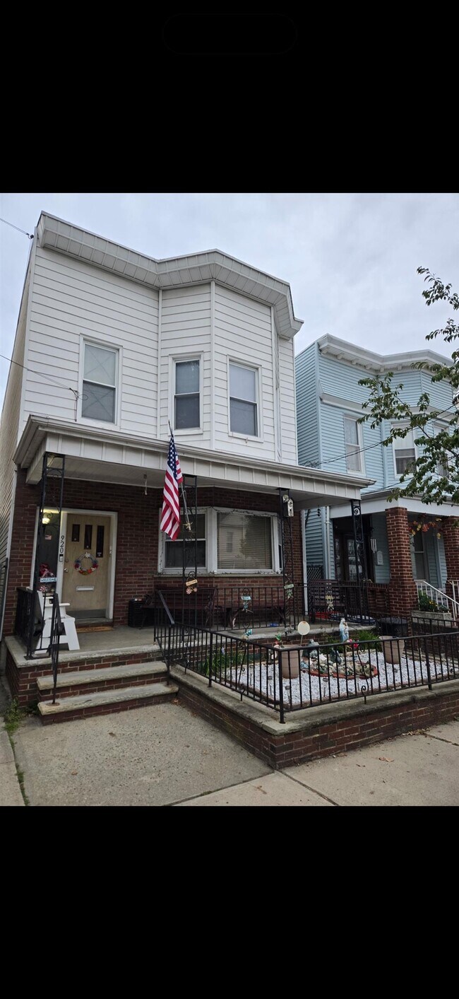 Primary Photo - 920 18th St