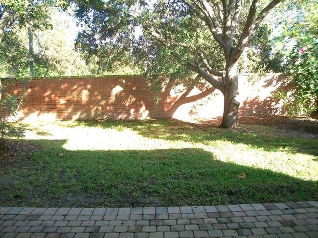 Building Photo - 1035 Lascala Dr