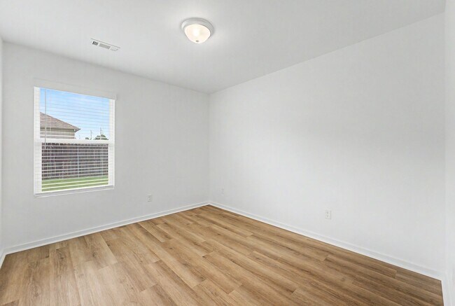 Building Photo - 3 Bed, 2 Bath Home in Nixa!!