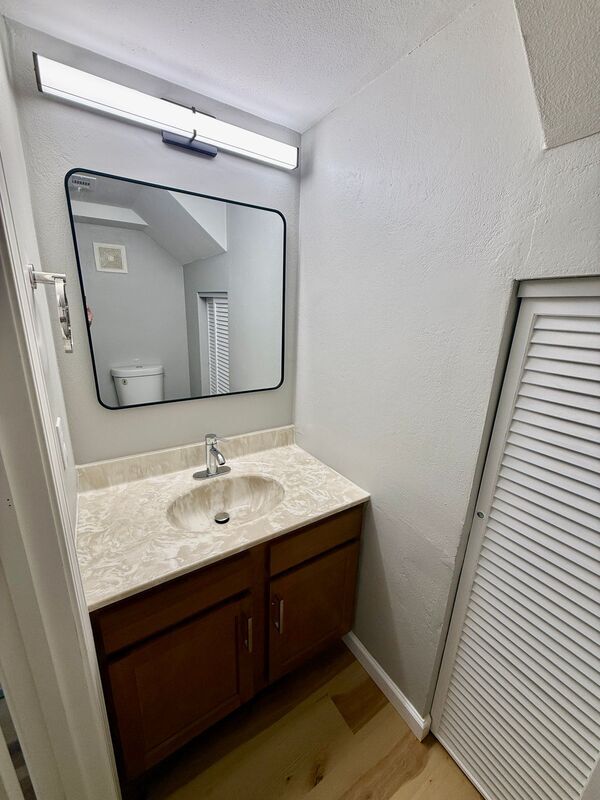 Building Photo - 204 W Wesley Dr