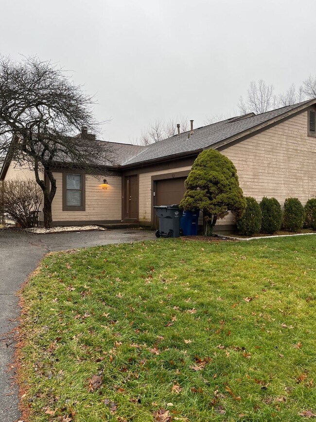 Building Photo - 1290-1292-1292 Gatwick Ct