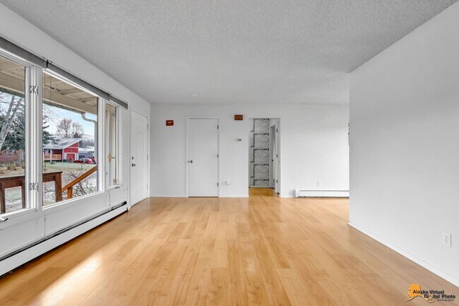 Building Photo - Cozy Abbott Loop Single Family Home w/ Garage & Fenced in Yard