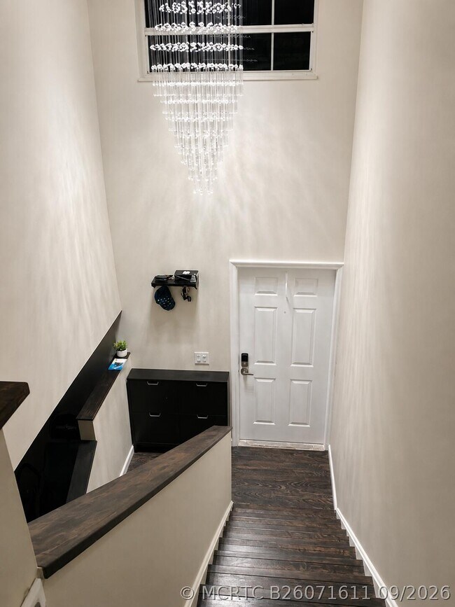 Building Photo - 6723 Via Regina