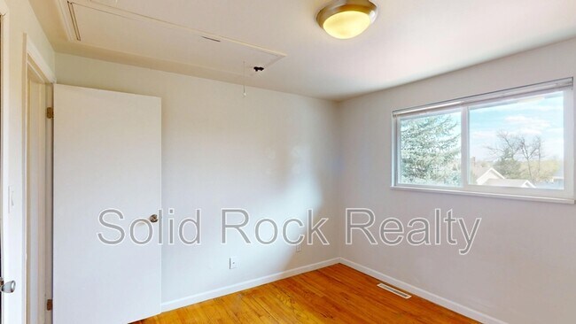 Building Photo - 3660 Brentwood Terrace