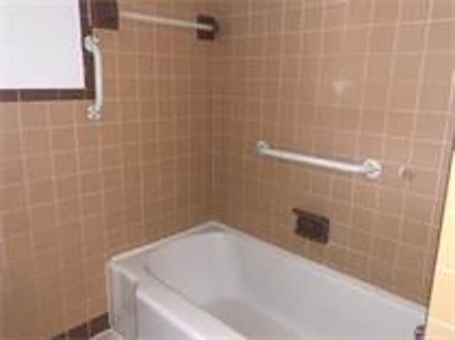 Building Photo - 3 Bedroom single family home in South Hills