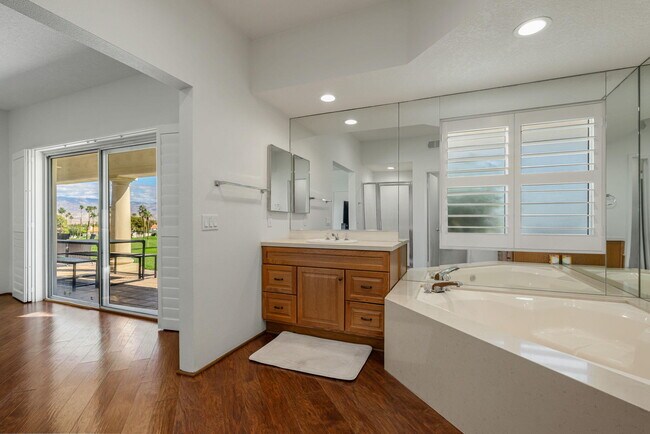 Building Photo - 270 Vista Royale Cir E