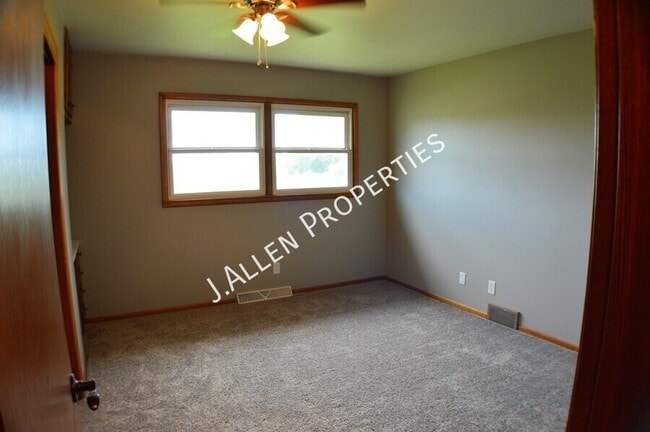 Building Photo - 2219 Sunset Ave