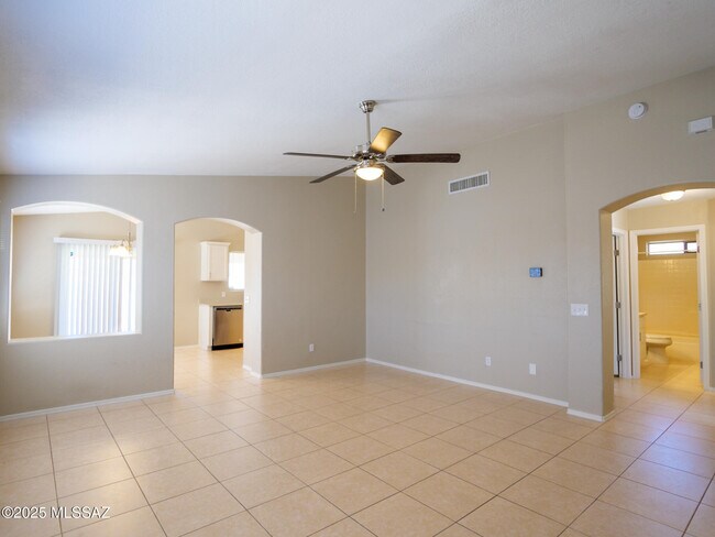 Building Photo - 1672 W Wood Crest Ct
