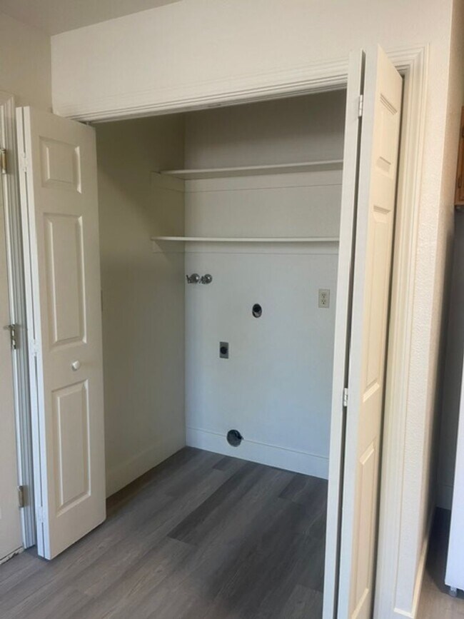 Building Photo - NF189-Kehl, Ron