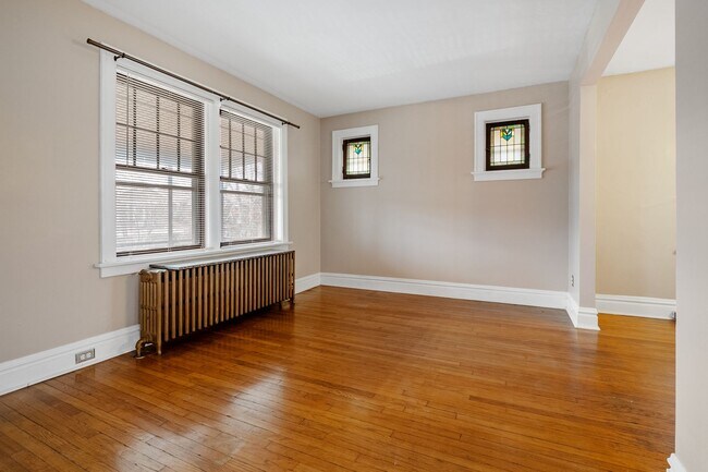 Building Photo - Perched on the Porch at Tholozan