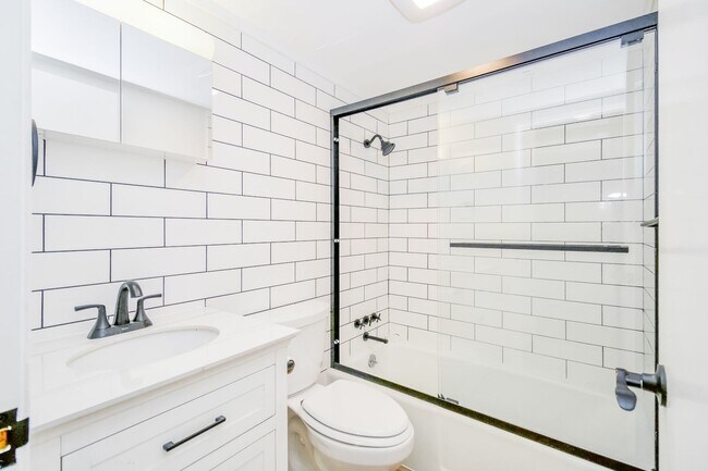 Building Photo - 2 Bedroom/1 Bathroom unit in Salt Lake City