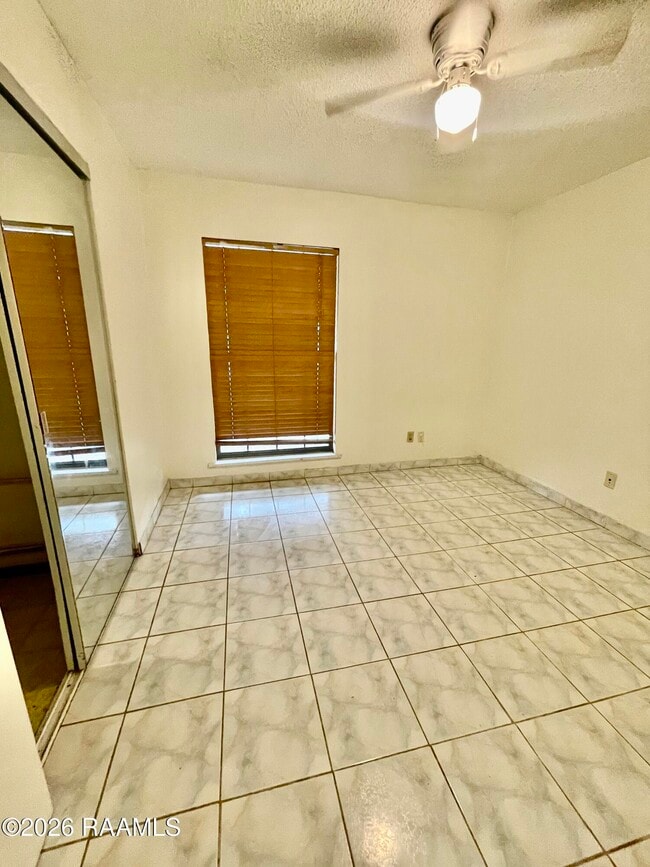 Building Photo - 203 Crystal Ln