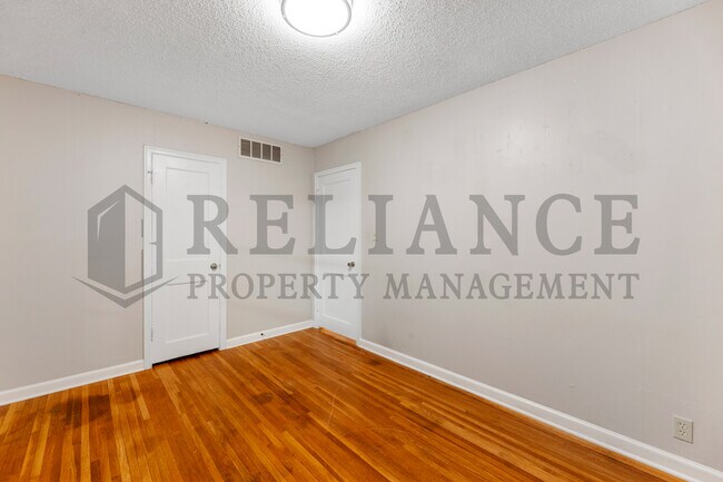 Building Photo - 1112 S Martinson Ave