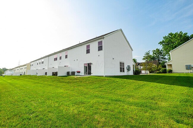 Building Photo - Townes of West Albany