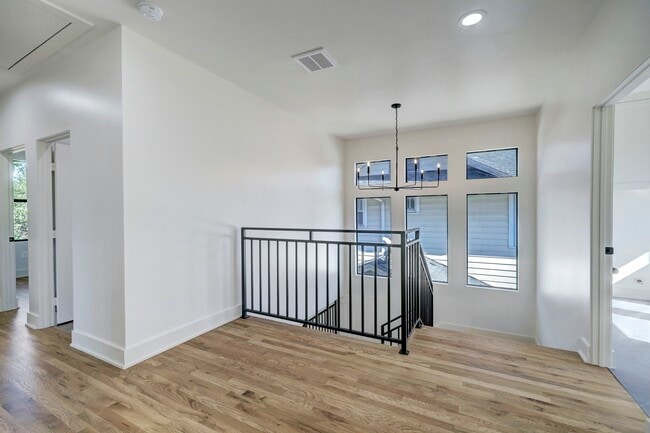 Building Photo - 4715 McKinney St