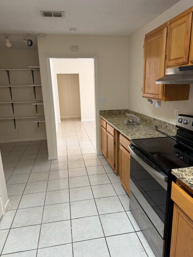 Building Photo - 6018 Colt Dr