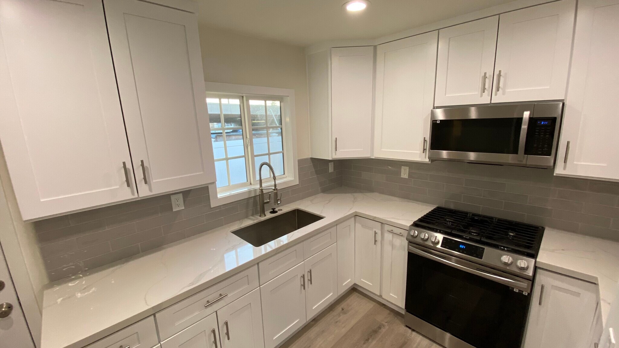 Building Photo - 1542 marine ave