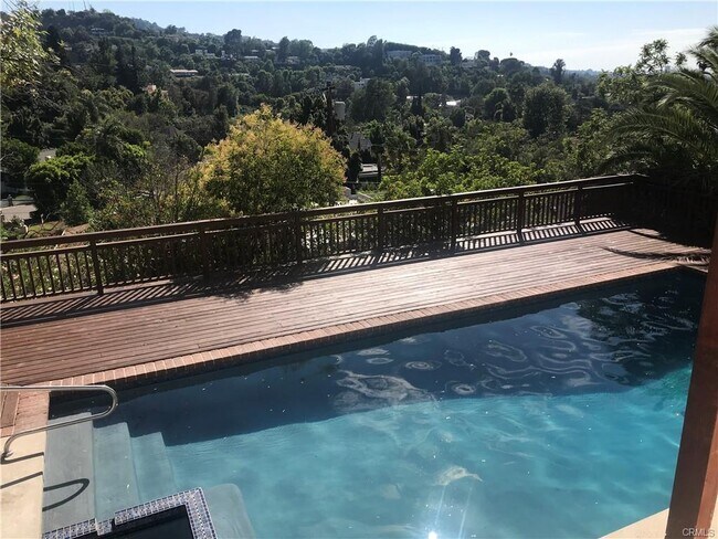 Building Photo - 3951 Sunswept Dr