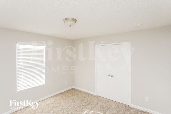 Building Photo - 1610 Cliffbrook Dr