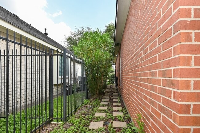 Building Photo - 19002 Dural Dr