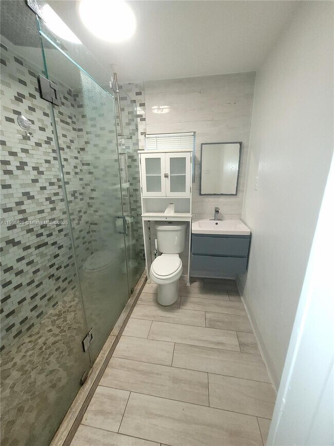 Building Photo - 5720 NE Miami Pl