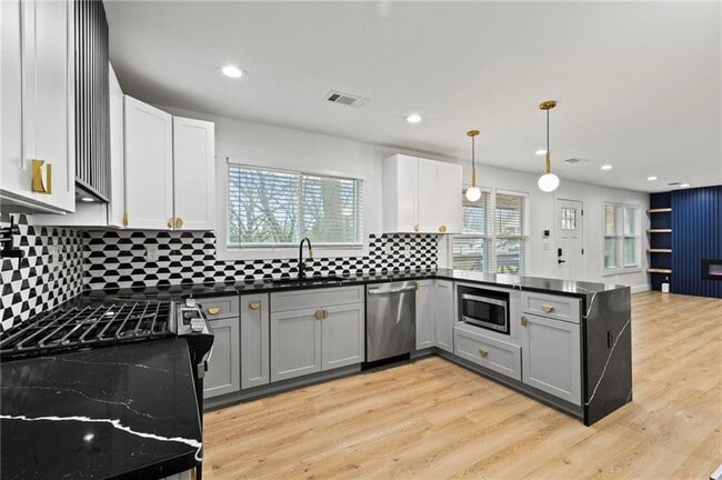 Building Photo - 3200 Lowndes St