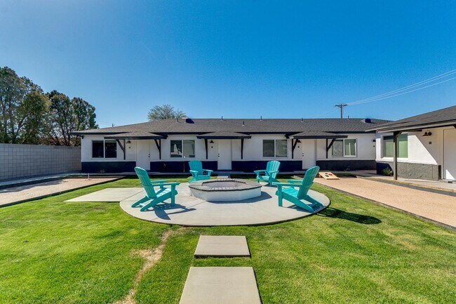 Building Photo - 2512 E Thomas Rd