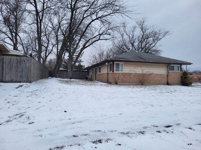 Building Photo - 517 Lakewood Blvd