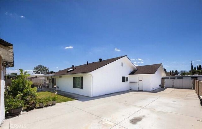 Building Photo - 17901 Martha Anne Dr