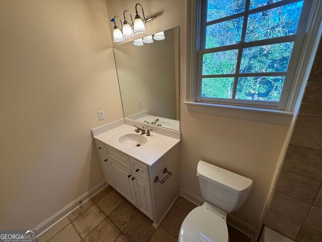 Building Photo - 1092 McLynn Ave NE