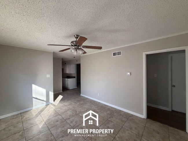 Building Photo - Charming 3BR Memphis Home with Tile Floors, Dining Area & Fenced Backyard