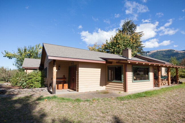 Building Photo - 6715 Cooper Spur Rd