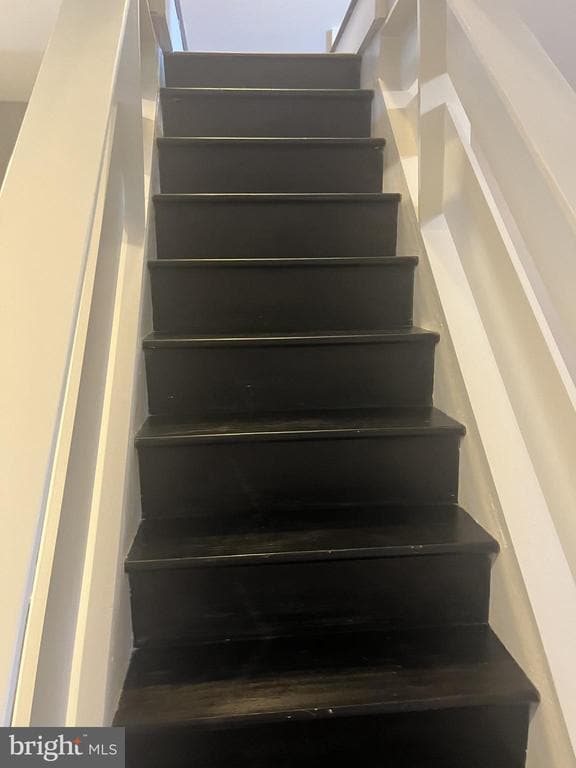 Building Photo - 134 W Airy St