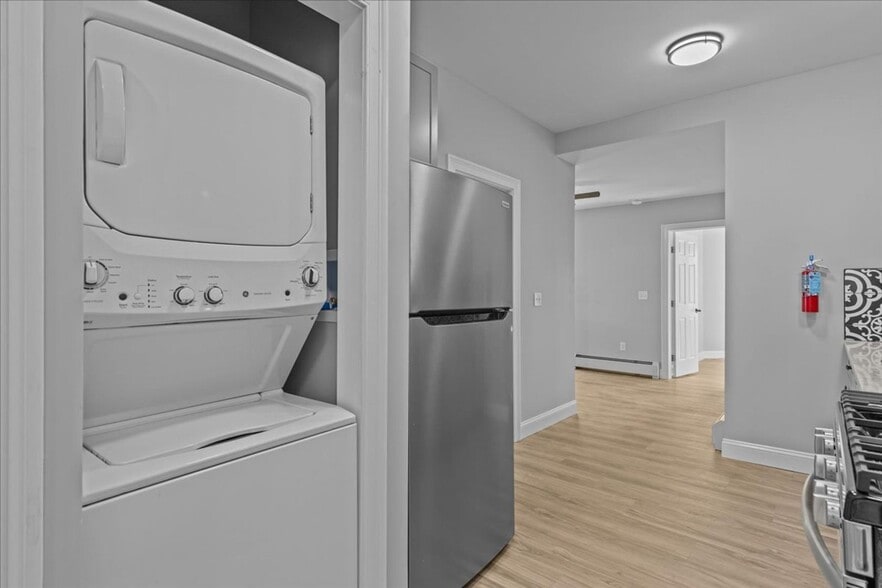 Building Photo - 45 Rose St