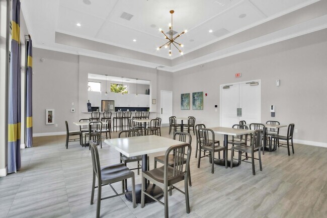 Building Photo - 1304 Whitcombe Dr