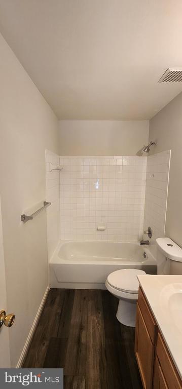 Building Photo - 45512 Lakemont Square