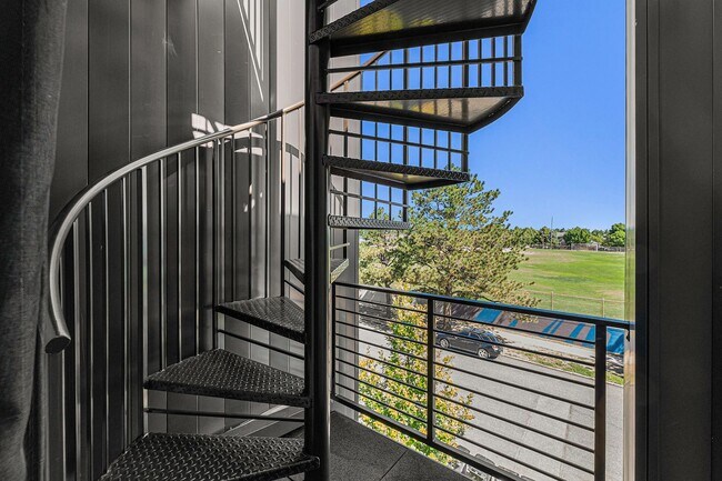 Building Photo - 3402 W 18th Ave