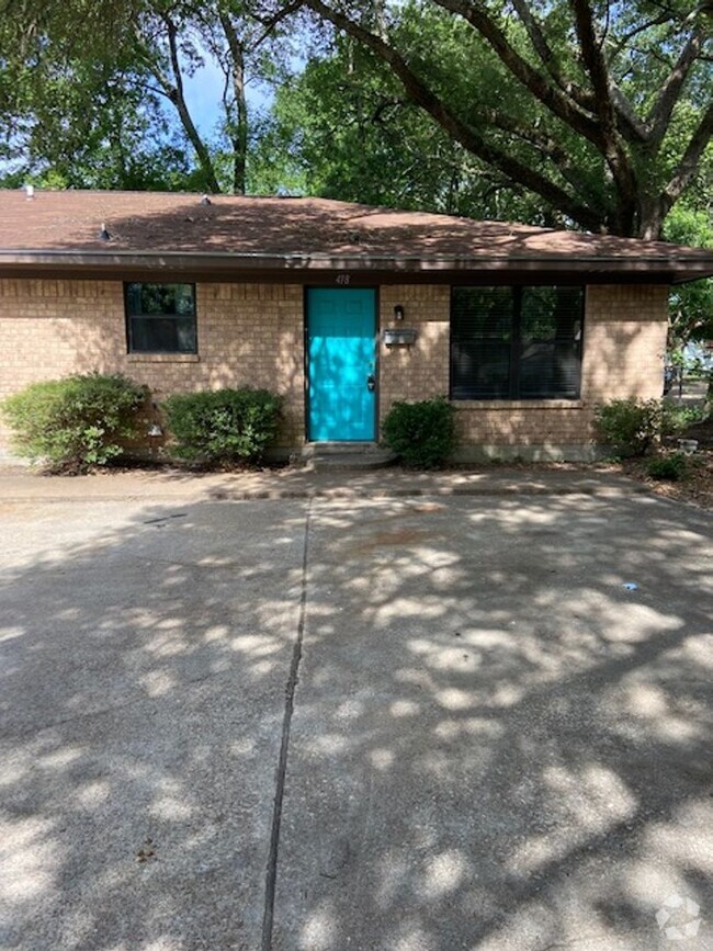 Building Photo - 2bed/1bath Duplex Available for Lease in L...