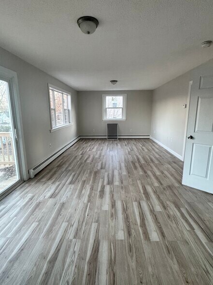 Building Photo - 80 Summit St