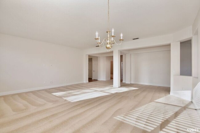 Building Photo - Spacious 3/3 Beautiful Home with a 2 Car G...